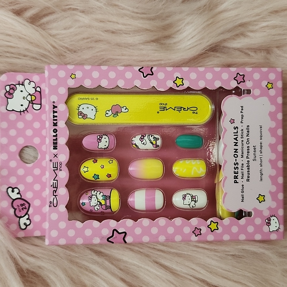 Brand New THE CREME SHOP X HELLO KITTY False Nails Kit
